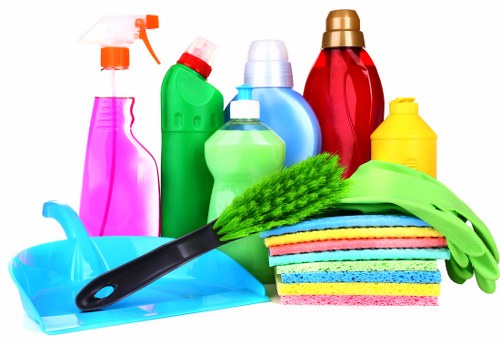 Professional oven cleaner servicing a Balham home kitchen appliance